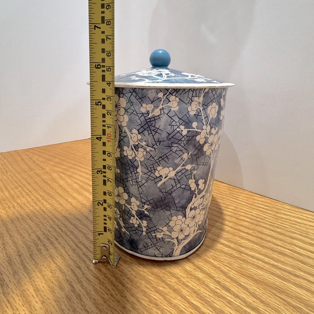 Vintage floral Blue and White tea tin MCM - Picture 9 of 15